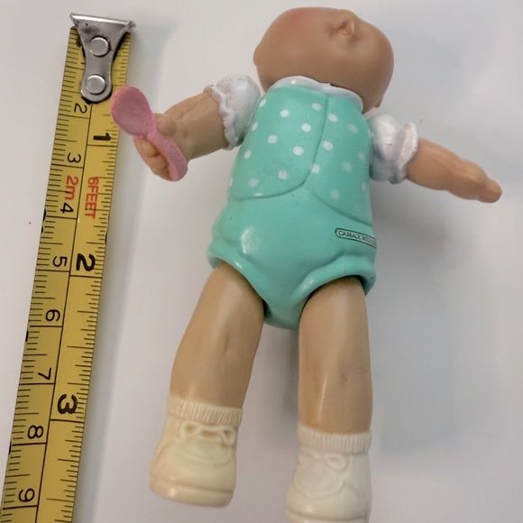 3 3/4โ Cabbage Patch Kid Figure PVC 3 3/4"Poseable Green outfit with Pink Spoon - Picture 5 of 8